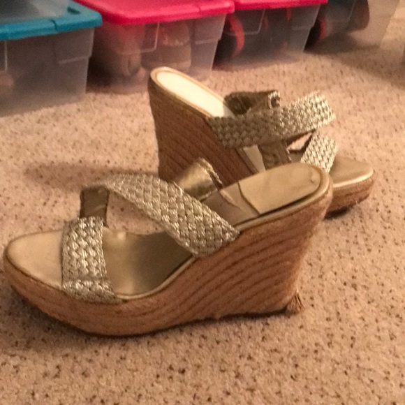 jessica simpson gold wedges